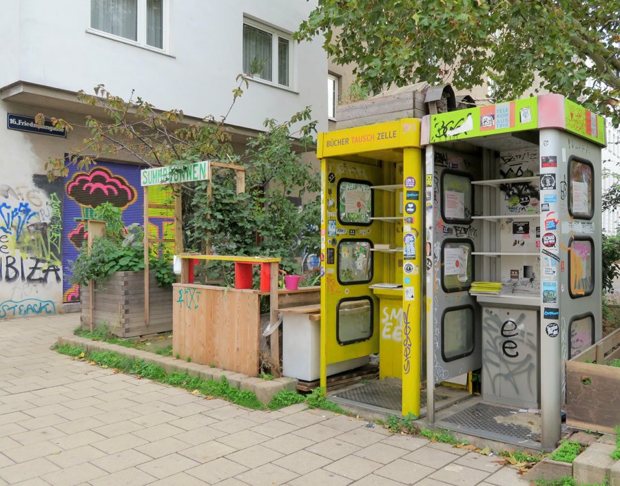 File:20241025-öfffentliche-bücherzellen-summbrunnen-ecke-friedmanngasse-haberlgasse-brunnenviertel-ottakring-wien.jpg