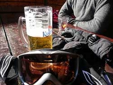 Après-Ski-Bar in Hinterglemm bei Schneefall